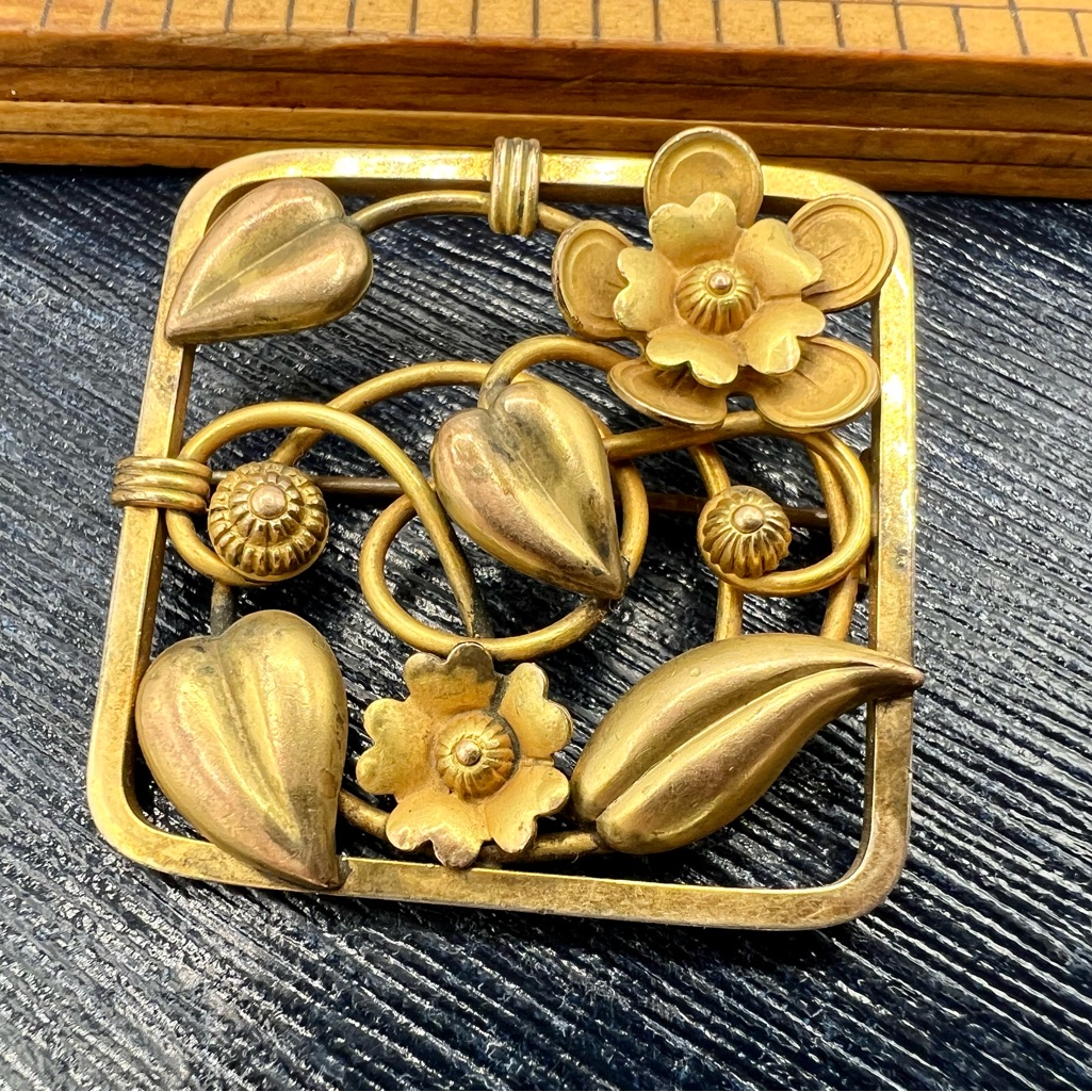 Beautiful Vintage 10k Gf Brooch Pin Square Cutout Leafy Floral Unique